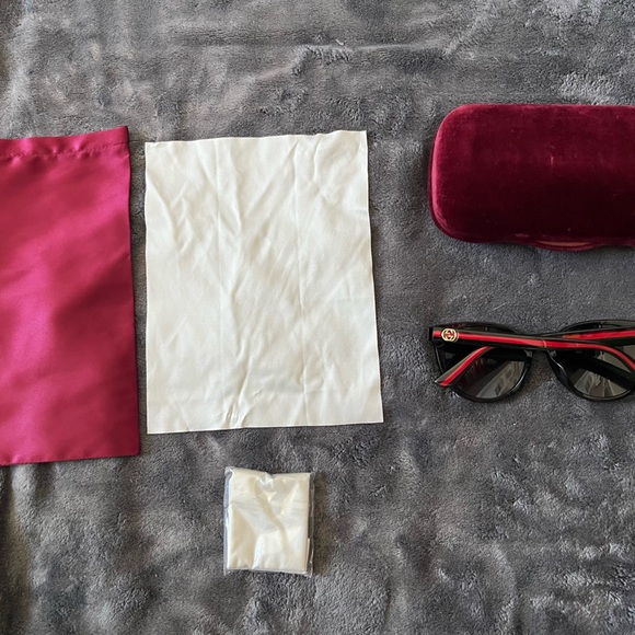 Gucci Sunglasses - Picture 7 of 7